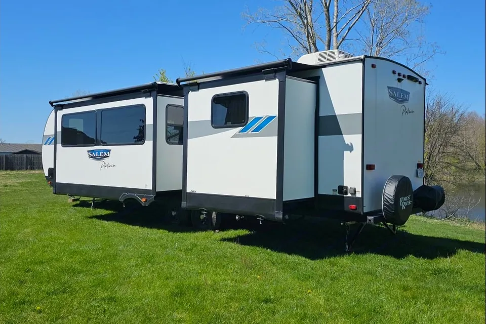 Fireside RV's 2023 Forest River Salem Platinum 31KQBTS Bunkhouse - LMI2008