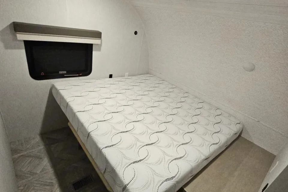 Fireside RV's 2023 Forest River Salem Platinum 31KQBTS Bunkhouse - LMI2008