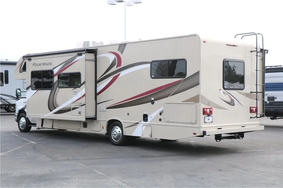 C14 - Thor Motor Coach Four Winds