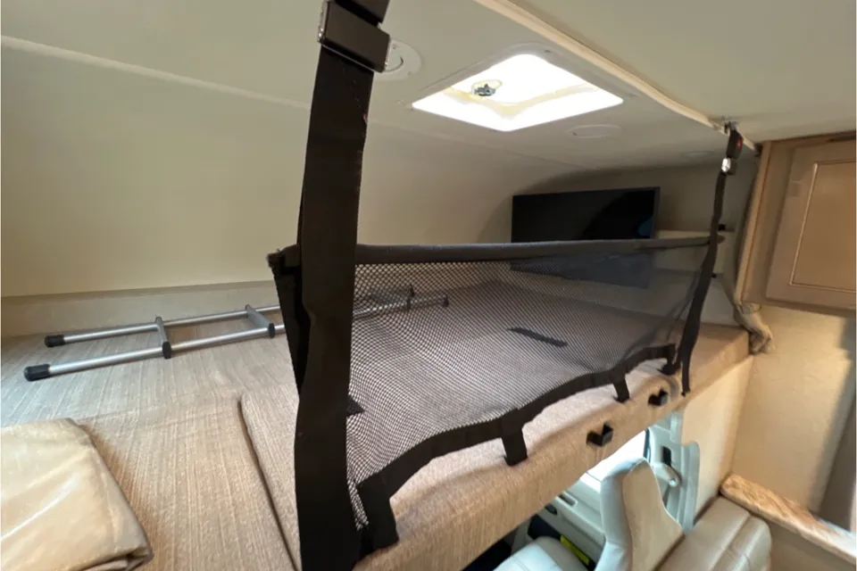C14 - Thor Motor Coach Four Winds