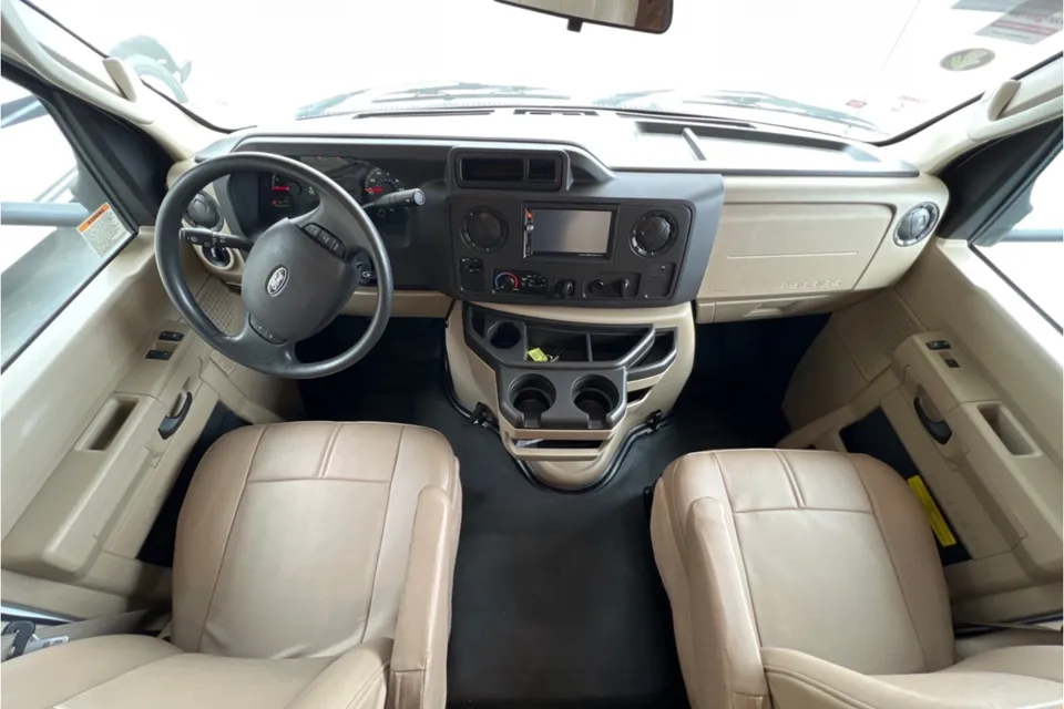 C14 - Thor Motor Coach Four Winds