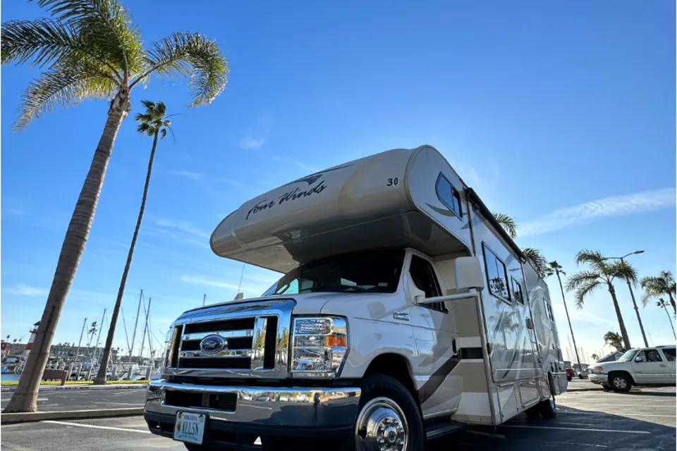 C14 - Thor Motor Coach Four Winds