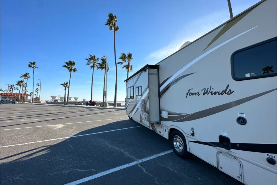 C14 - Thor Motor Coach Four Winds