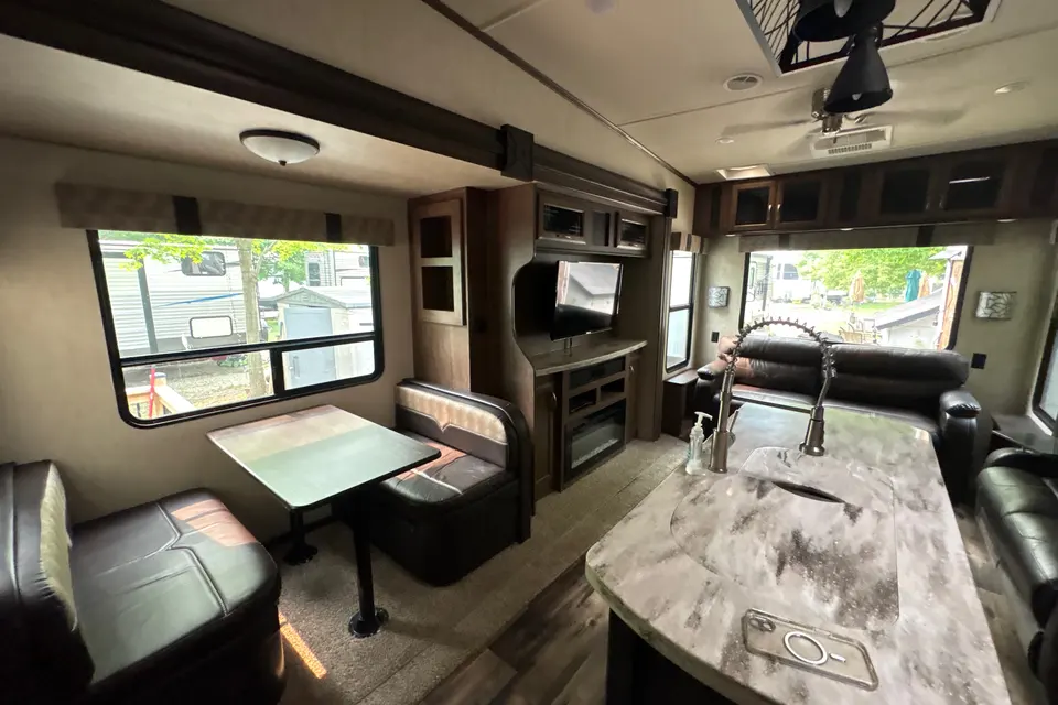 ryan's Forest River Sandpiper 372lok Fifth Wheel