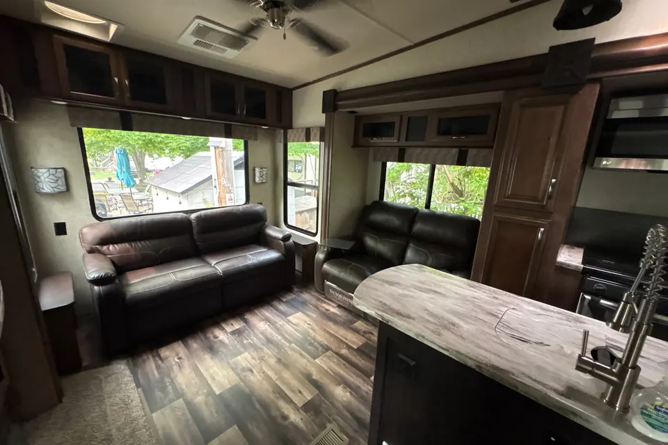 ryan's Forest River Sandpiper 372lok Fifth Wheel