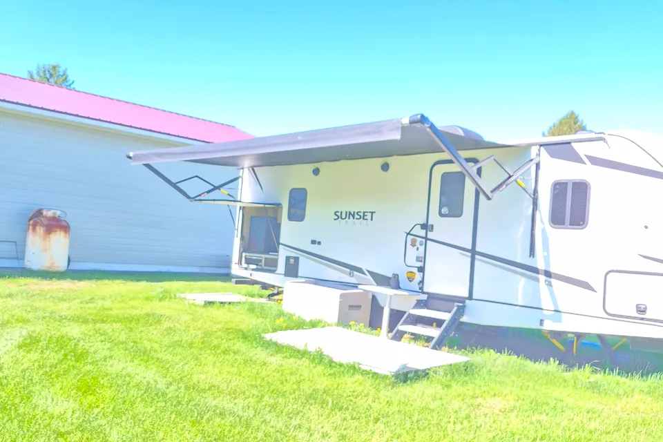 BERNARD's Keyston rv Sunset Travel Trailer