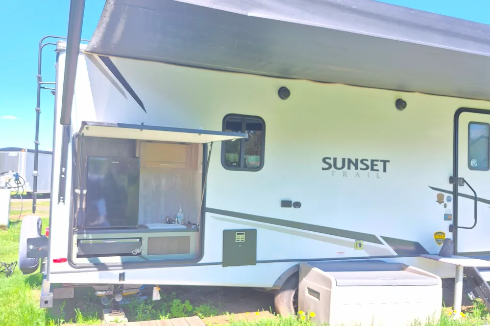 BERNARD's Keyston rv Sunset Travel Trailer