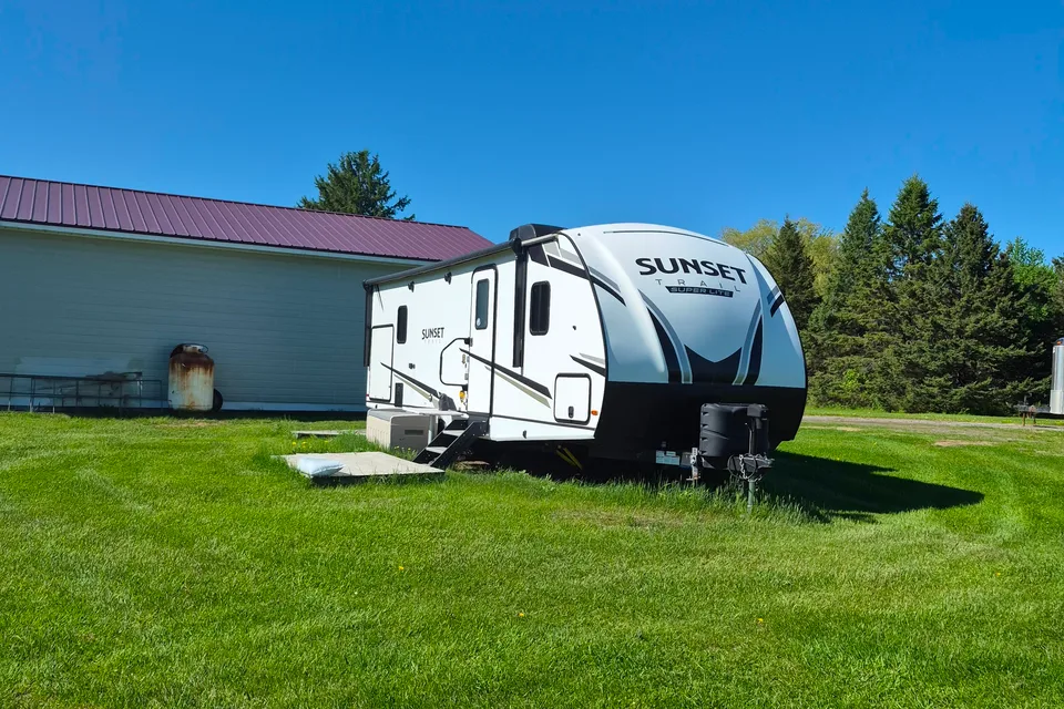 BERNARD's Keyston rv Sunset Travel Trailer