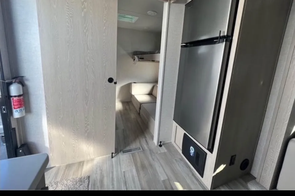 Tommy's Forest River Rockwood ultra light 2911BS Travel Trailer