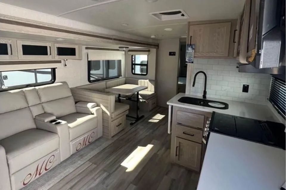 Tommy's Forest River Rockwood ultra light 2911BS Travel Trailer