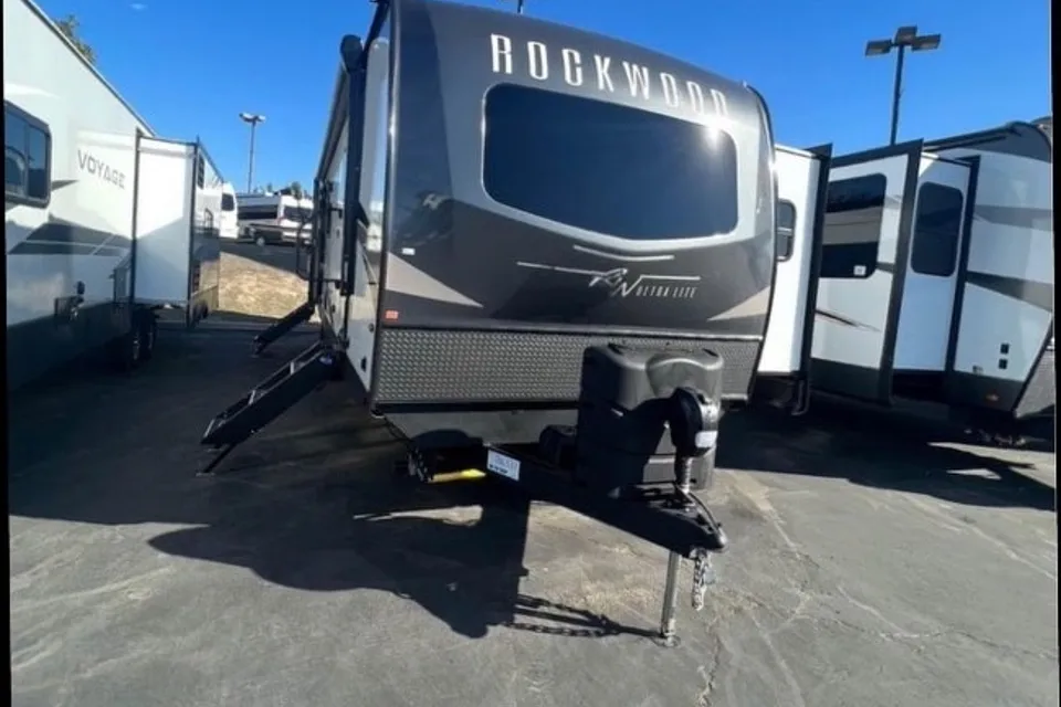 Tommy's Forest River Rockwood ultra light 2911BS Travel Trailer