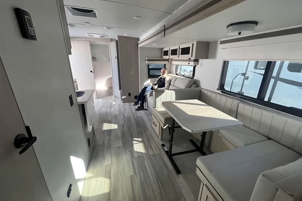 Tommy's Forest River Rockwood ultra light 2911BS Travel Trailer