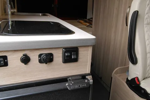 "Roy" Winnebago Solis 59P