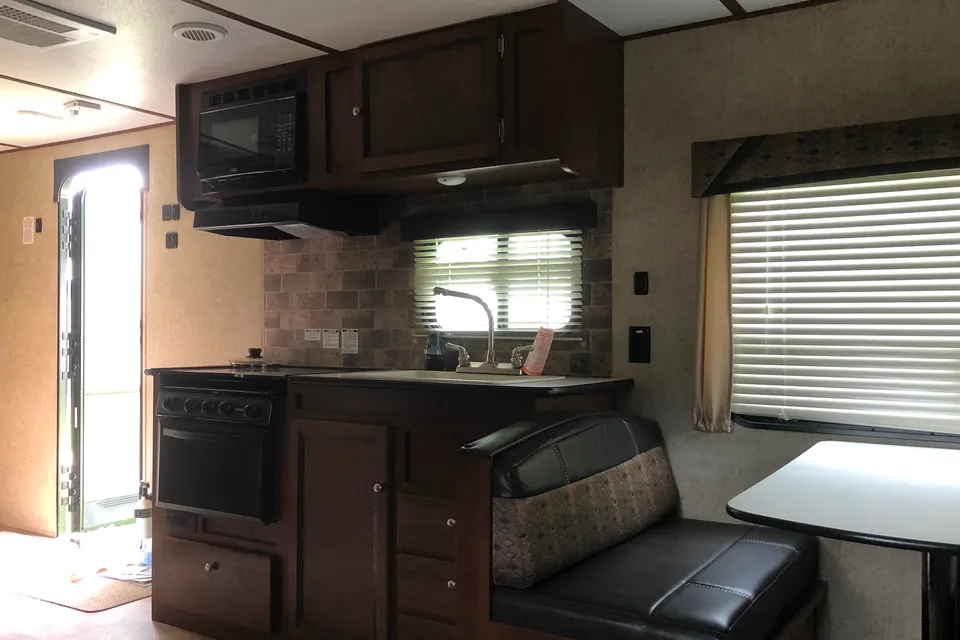 Alex's Luxury Layton
