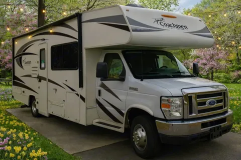 Coachy – Your Spring & Summer Escape (No Prep or Pet Fees)