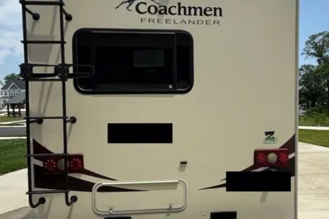 Coachy – Your Spring & Summer Escape (No Prep or Pet Fees)