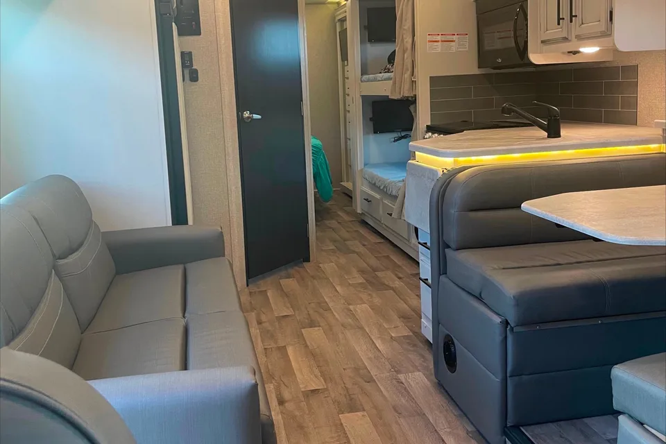 Bunk house  Entegra Coach Vision 29f Class A