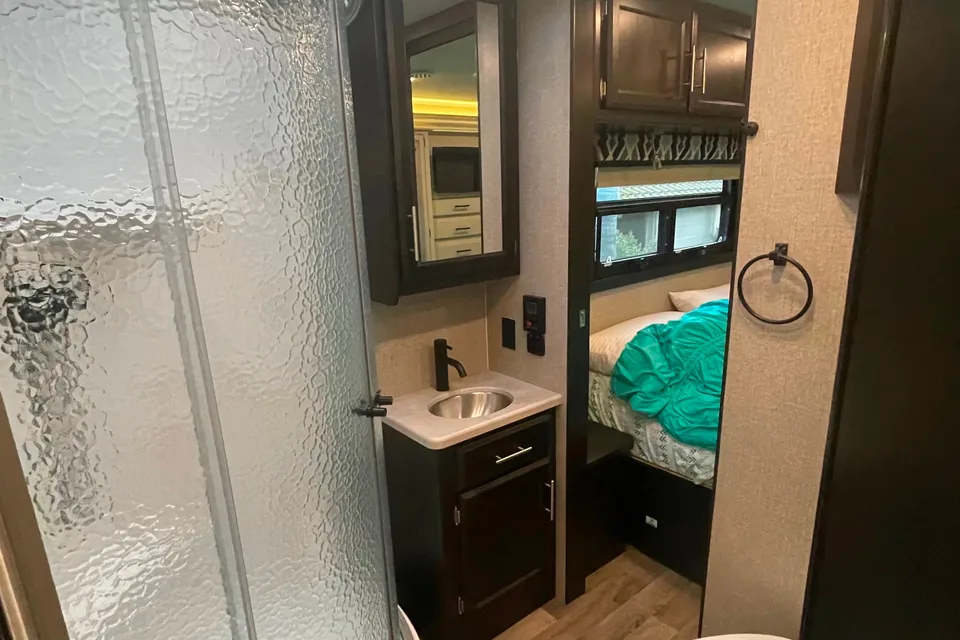 Bunk house  Entegra Coach Vision 29f Class A