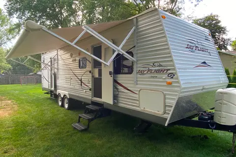 SUPER NICE - 32' Camper #2 (Jayco - Jay Flight) - Central NY State Area