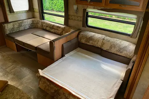 SUPER NICE - 32' Camper #2 (Jayco - Jay Flight) - Central NY State Area