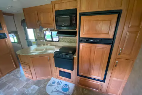 SUPER NICE - 32' Camper #2 (Jayco - Jay Flight) - Central NY State Area