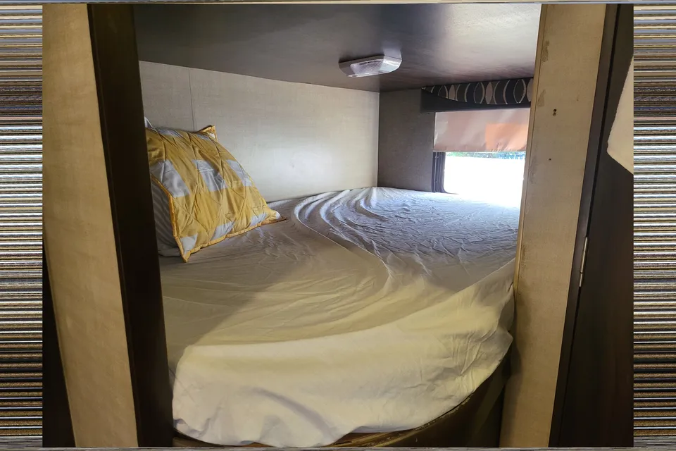 Rv Rentals Way Of Life's LETS GET AWAY! SLEEPS 10, CAMP READY PA2