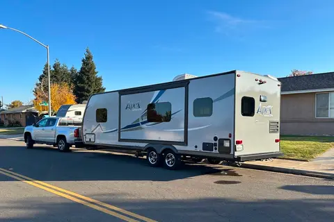 Coachmen Apex Ultra-Lite / Power Inverter & Solar / Dishwasher / Starlink Equipped!