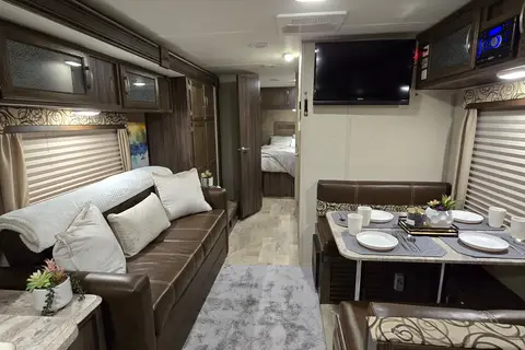 Coachmen Apex Ultra-Lite / Power Inverter & Solar / Dishwasher / Starlink Equipped!