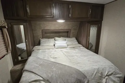 Coachmen Apex Ultra-Lite / Power Inverter & Solar / Dishwasher / Starlink Equipped!