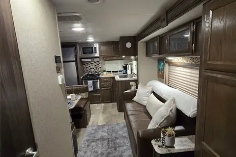 Coachmen Apex Ultra-Lite / Power Inverter & Solar / Dishwasher / Starlink Equipped!