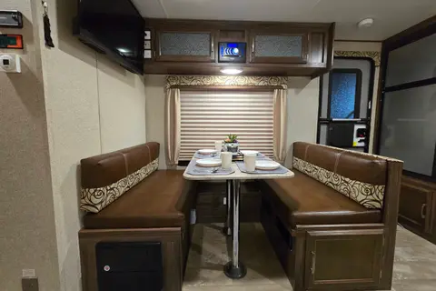Coachmen Apex Ultra-Lite / Power Inverter & Solar / Dishwasher / Starlink Equipped!