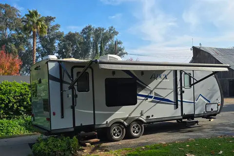 Coachmen Apex Ultra-Lite / Power Inverter & Solar / Dishwasher / Starlink Equipped!