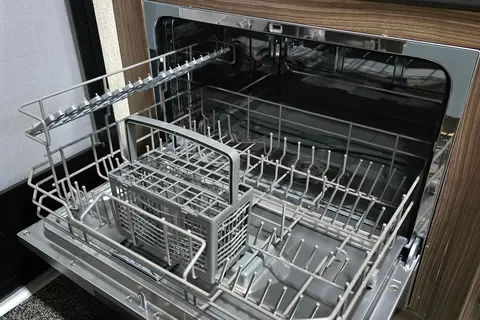 Coachmen Apex Ultra-Lite / Power Inverter & Solar / Dishwasher / Starlink Equipped!