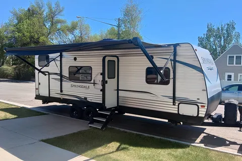 20 Springdale with Private Queen and Bunks