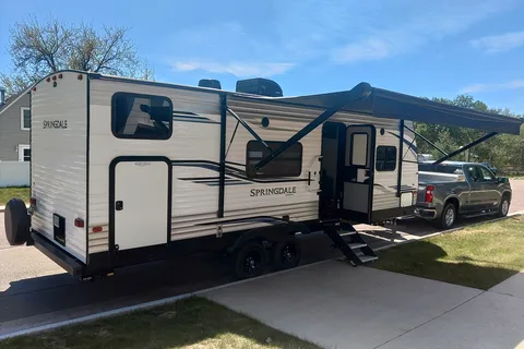 20 Springdale with Private Queen and Bunks