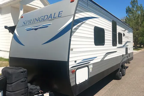 20 Springdale with Private Queen and Bunks