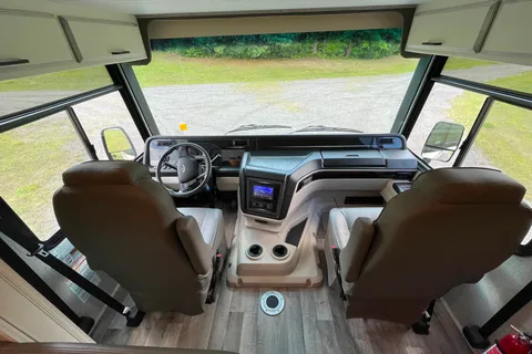 2021 Jayco Alante Class A *Drive with a G license!