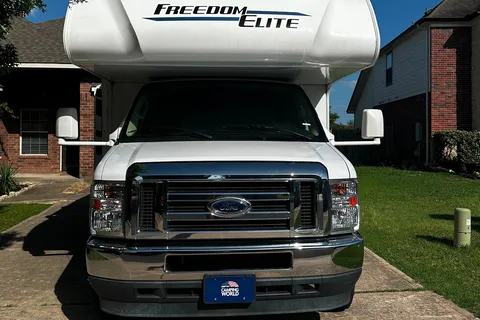 HIGHWAY TO HEAVEN Thor Motor Coach Freedom Elite 26E Class C