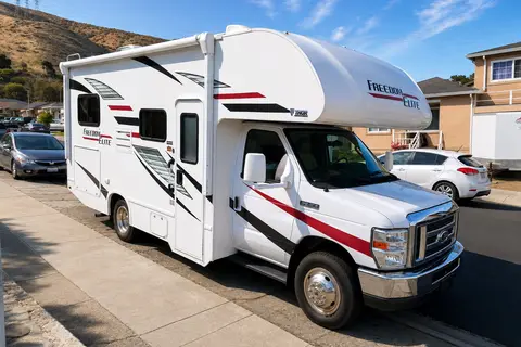 California Dreamer Thor Motor Coach Freedom Elite Class C