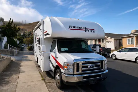 California Dreamer Thor Motor Coach Freedom Elite Class C
