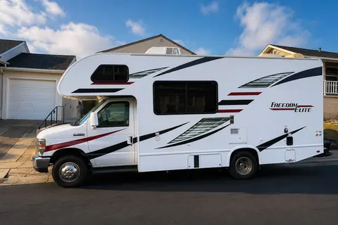 California Dreamer Thor Motor Coach Freedom Elite Class C