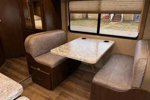 California Dreamer Thor Motor Coach Freedom Elite Class C