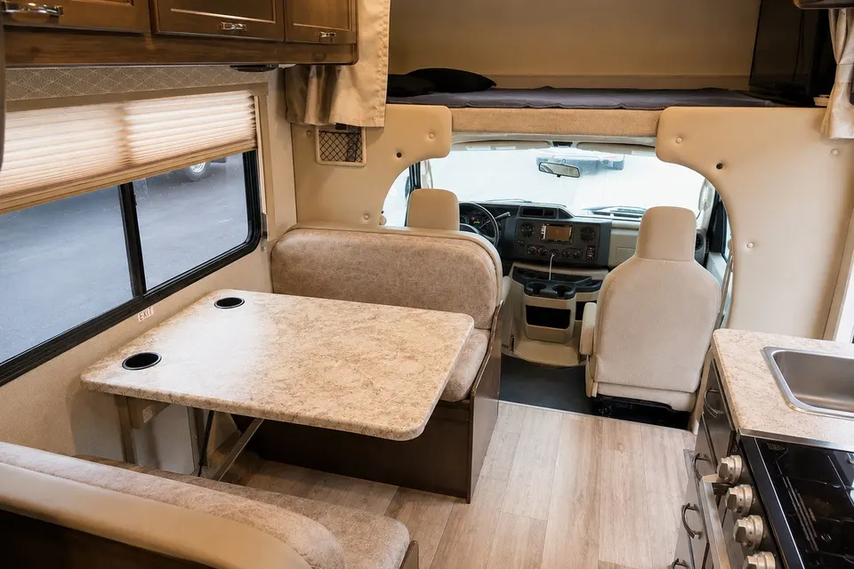 California Dreamer Thor Motor Coach Freedom Elite Class C