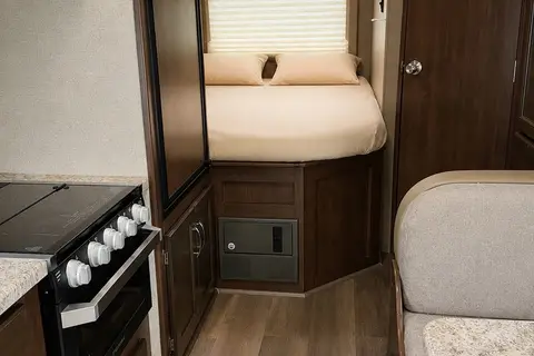 California Dreamer Thor Motor Coach Freedom Elite Class C
