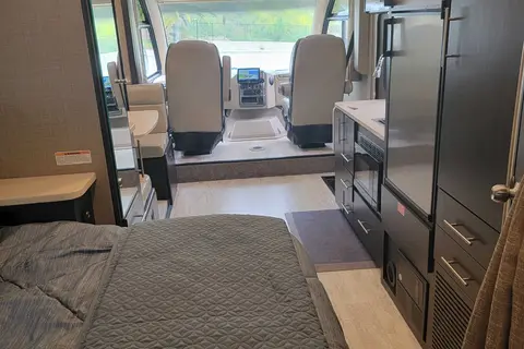 "GLAM LIKE NEW"2021 Ford Thor Axis Class A. NO Special DL needed, Your DL is fine.