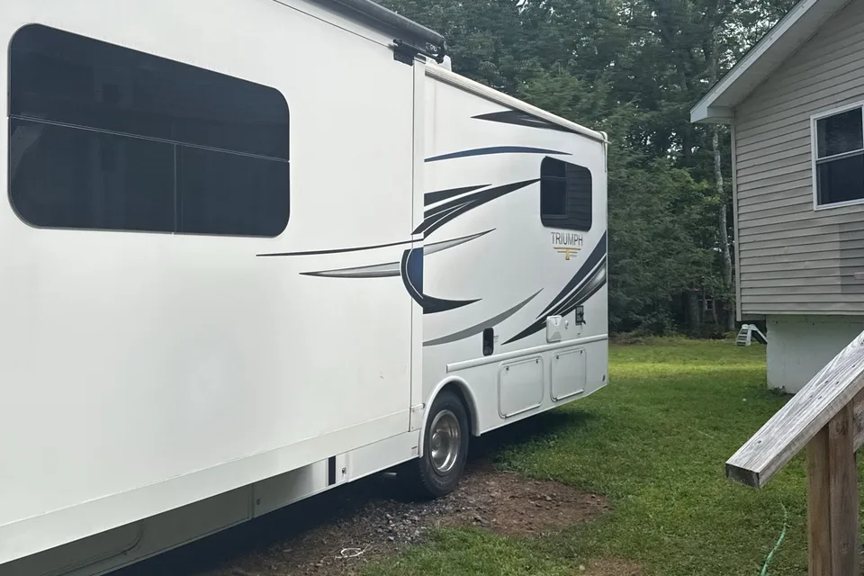 Julia's Nexus RV Triumph 32T Class C