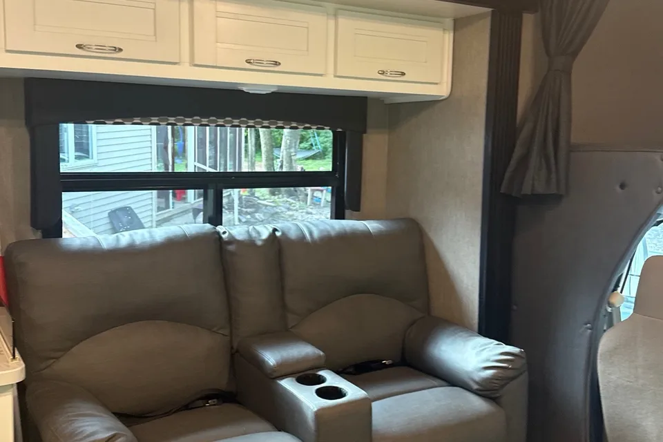 Julia's Nexus RV Triumph 32T Class C