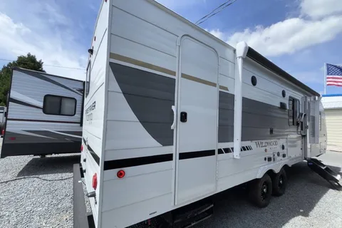 Megan & Owen’s Forest River WILDWOOD X-LITE 263BHXL Travel Trailer