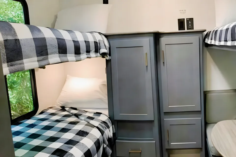 Tammy's Mobile Air B&B with BUNKHOUSE 