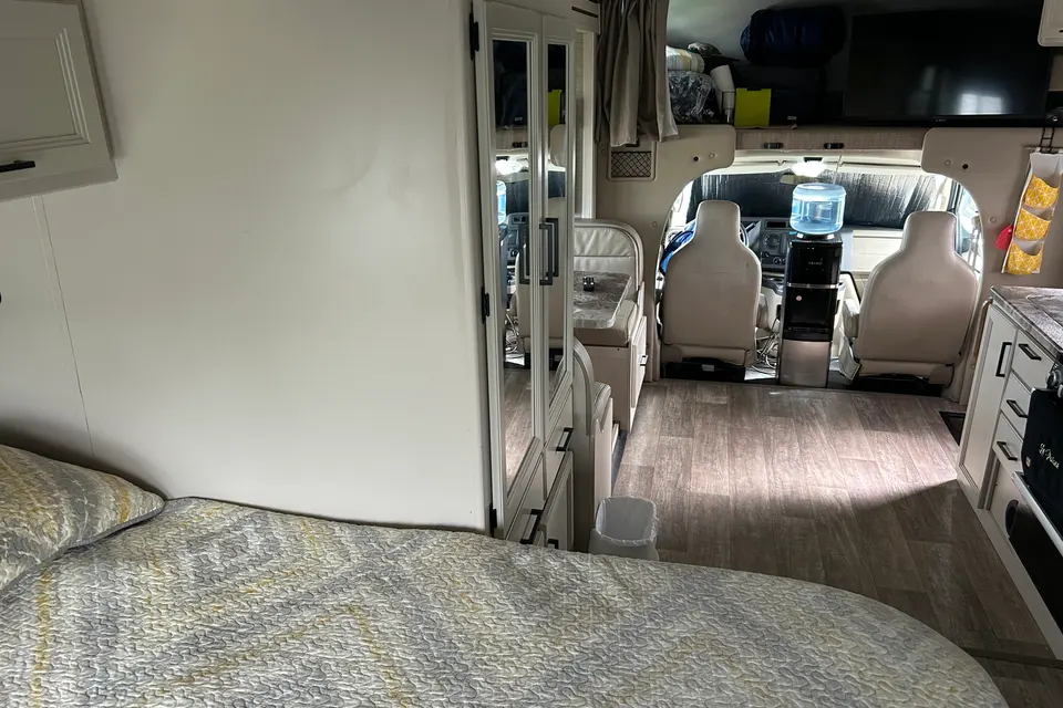 Sylvain Thor Motor Coach Chateau Classe C